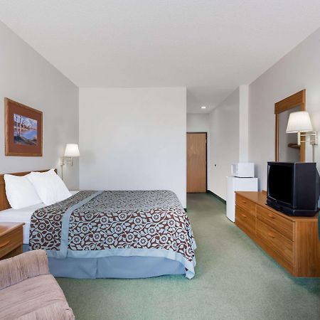 Days Inn By Wyndham Manchester Exterior photo