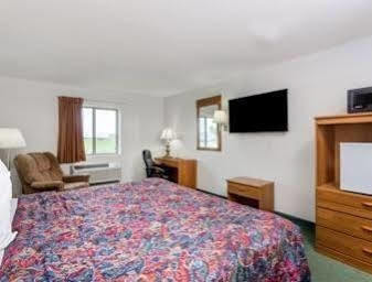 Days Inn By Wyndham Manchester Exterior photo