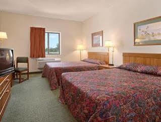 Days Inn By Wyndham Manchester Exterior photo